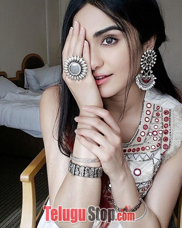 Adah sharma stills 4- Photos,Spicy Hot Pics,Images,High Resolution WallPapers Download