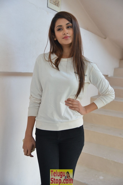 Aditi arya new stills- Photos,Spicy Hot Pics,Images,High Resolution WallPapers Download