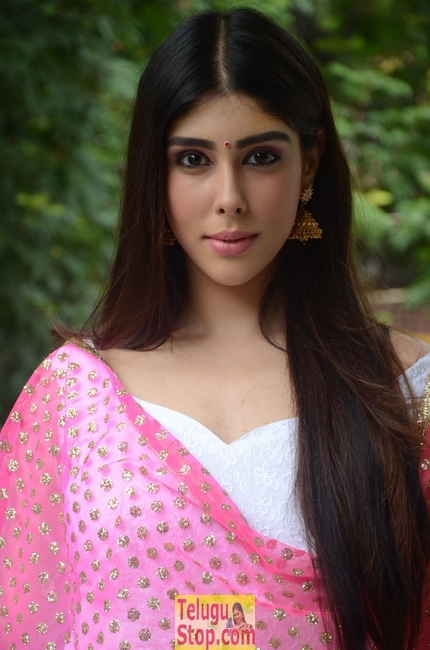 Aditi singh new pics- Photos,Spicy Hot Pics,Images,High Resolution WallPapers Download