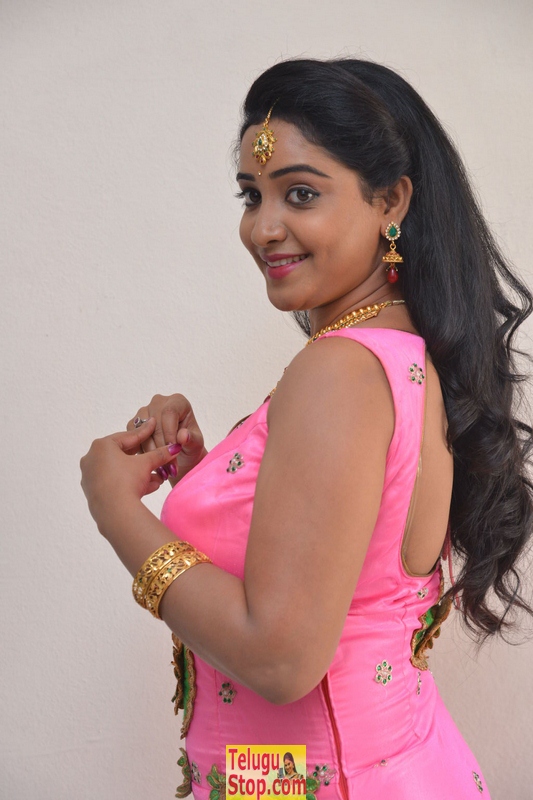 Aishwarya addala stills- Photos,Spicy Hot Pics,Images,High Resolution WallPapers Download