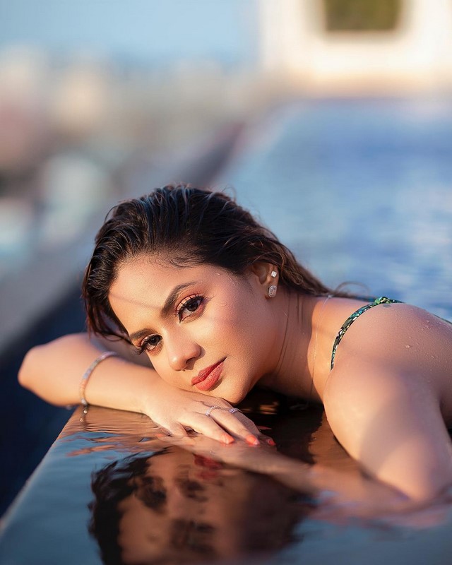 Aishwarya dutta shows us how to pose for a perfect pout-Aishwaryadutta, Aishwarya Dutta Photos,Spicy Hot Pics,Images,High Resolution WallPapers Download