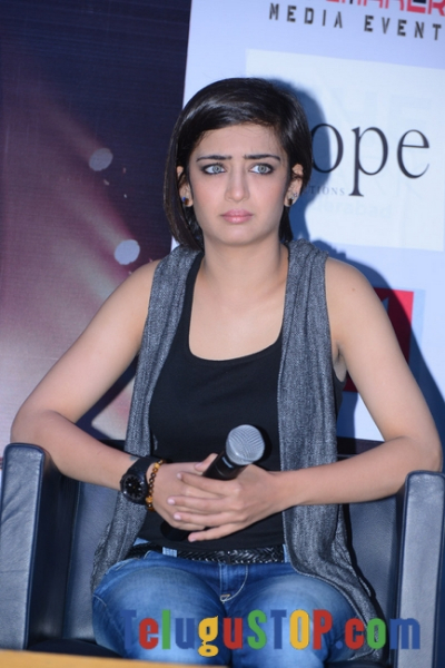 Akshara haasan latest pics- Photos,Spicy Hot Pics,Images,High Resolution WallPapers Download