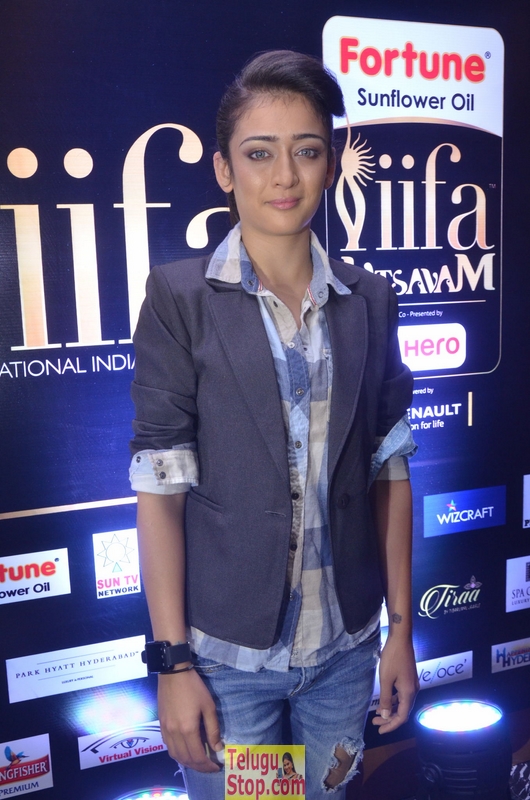 Akshara haasan new images- Photos,Spicy Hot Pics,Images,High Resolution WallPapers Download