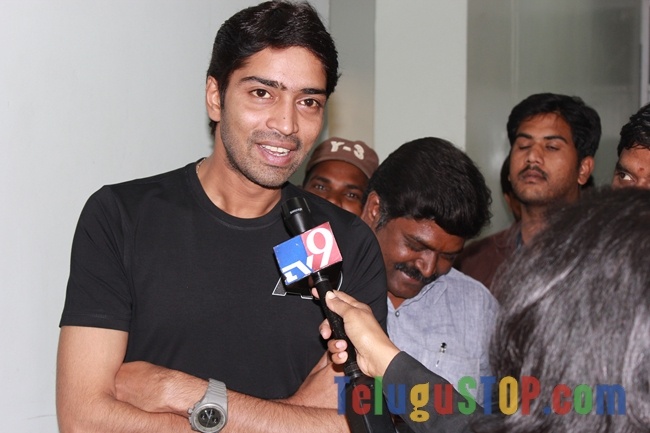 Allari naresh at mnj cancer hospital- Photos,Spicy Hot Pics,Images,High Resolution WallPapers Download