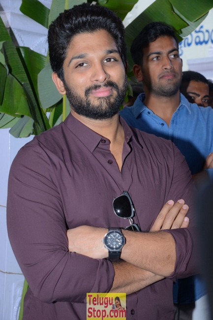 Allu arjun dj movie opening- Photos,Spicy Hot Pics,Images,High Resolution WallPapers Download