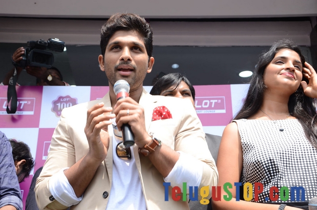 Allu arjun launches lot mobiles showroom at vijayawada- Photos,Spicy Hot Pics,Images,High Resolution WallPapers Download