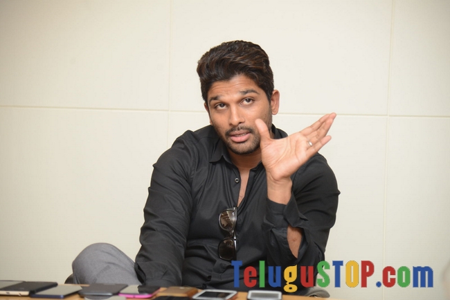 Allu arjun new stills- Photos,Spicy Hot Pics,Images,High Resolution WallPapers Download