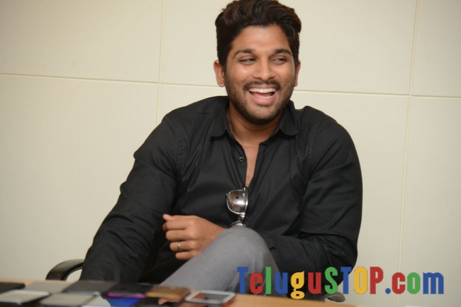 Allu arjun new stills- Photos,Spicy Hot Pics,Images,High Resolution WallPapers Download