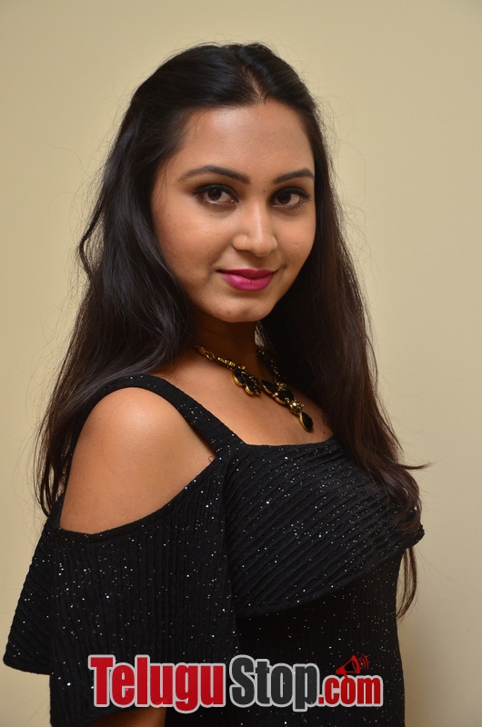 Amulya pics- Photos,Spicy Hot Pics,Images,High Resolution WallPapers Download