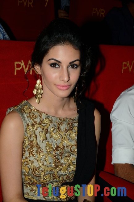 Amyra dastur new stills- Photos,Spicy Hot Pics,Images,High Resolution WallPapers Download