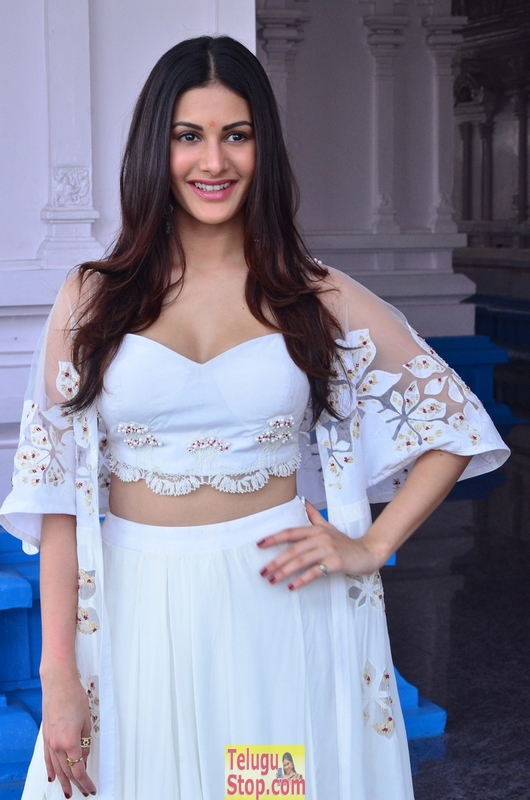 Amyra dastur new stills 2- Photos,Spicy Hot Pics,Images,High Resolution WallPapers Download