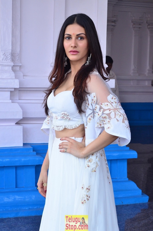 Amyra dastur new stills 2- Photos,Spicy Hot Pics,Images,High Resolution WallPapers Download