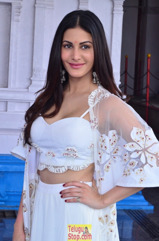 Amyra dastur new stills 2- Photos,Spicy Hot Pics,Images,High Resolution WallPapers Download