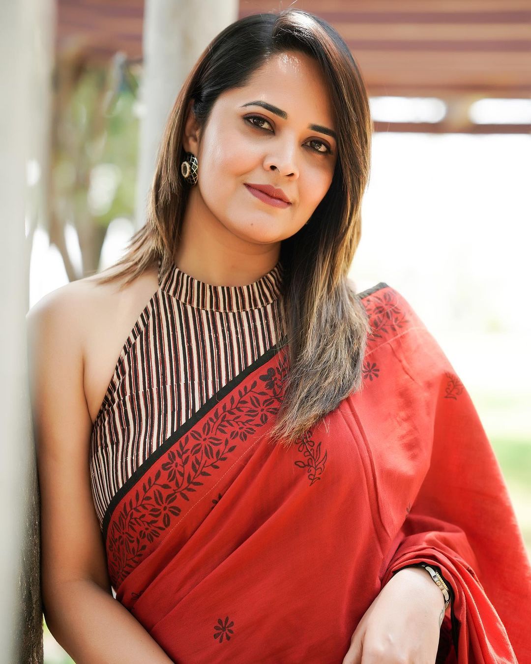 Anasuya bharadwaj looks graceful and stunning in this clicks-Actressanasuya Photos,Spicy Hot Pics,Images,High Resolution WallPapers Download