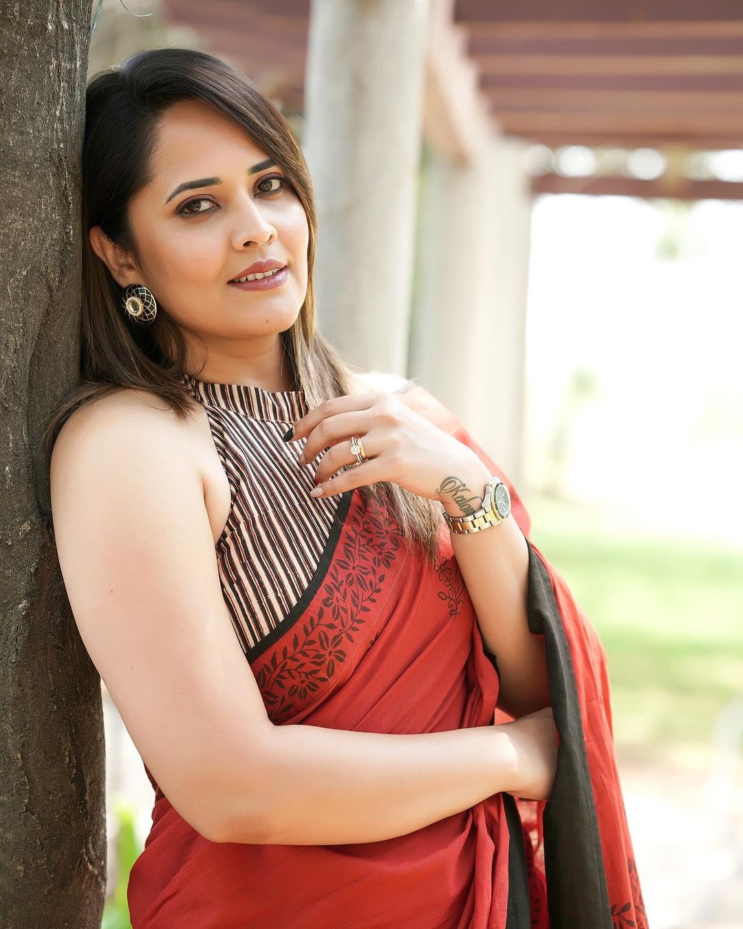 Anasuya bharadwaj looks graceful and stunning in this clicks-Actressanasuya Photos,Spicy Hot Pics,Images,High Resolution WallPapers Download