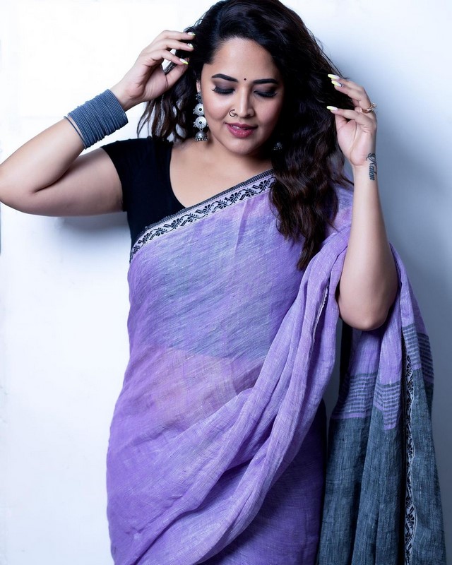 Anasuya bharadwaj poses in saree in alluring images-Actressanasuya Photos,Spicy Hot Pics,Images,High Resolution WallPapers Download