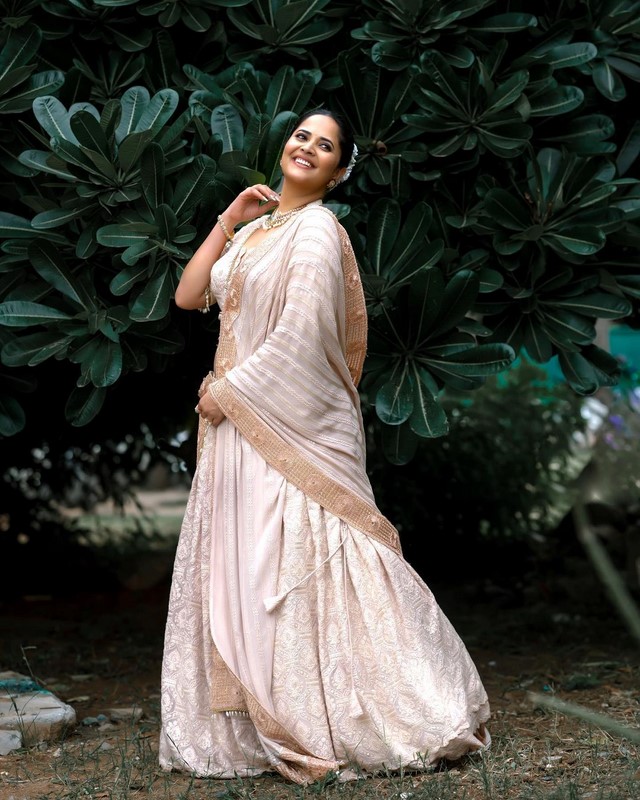 Anasuya bharadwaj traditional wear glamorous and navel showing her images-@itsme_anasuya, Masterchef, Actressanasuya, Anchoranasuya, Jabardast, Teluguanchor Photos,Spicy Hot Pics,Images,High Resolution WallPapers Download