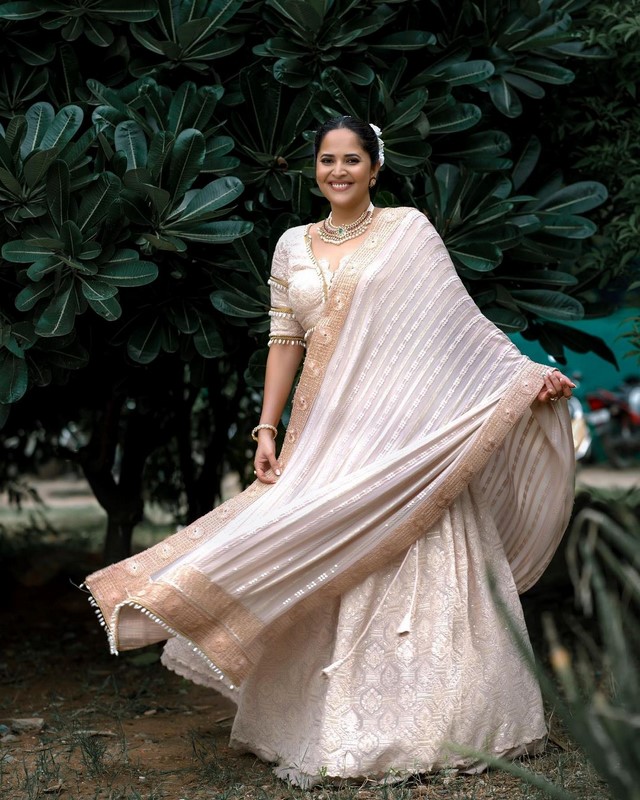 Anasuya bharadwaj traditional wear glamorous and navel showing her images-@itsme_anasuya, Masterchef, Actressanasuya, Anchoranasuya, Jabardast, Teluguanchor Photos,Spicy Hot Pics,Images,High Resolution WallPapers Download