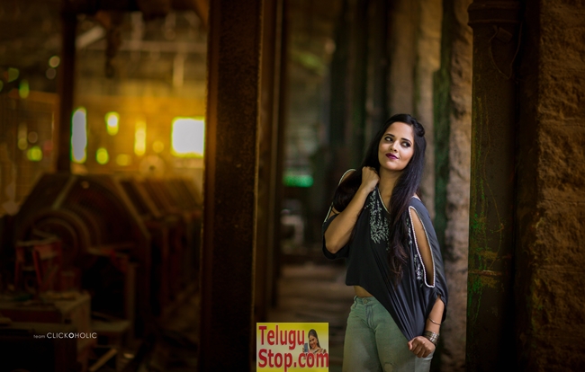 Anasuya latest stills 2- Photos,Spicy Hot Pics,Images,High Resolution WallPapers Download