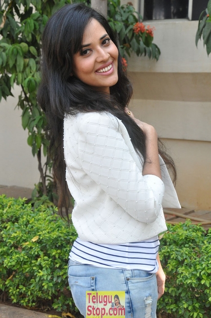 Anasuya stills- Photos,Spicy Hot Pics,Images,High Resolution WallPapers Download