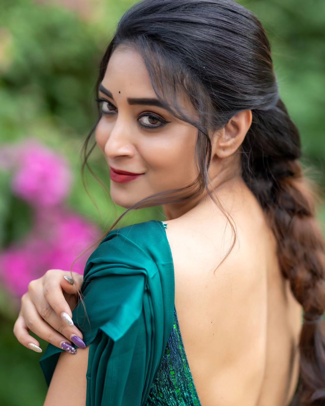 Anchor and actress bhanu shree looks romantic and stunning in this clicks-Actressbhanu, Bhanu Shree, Bhanushree Photos,Spicy Hot Pics,Images,High Resolution WallPapers Download