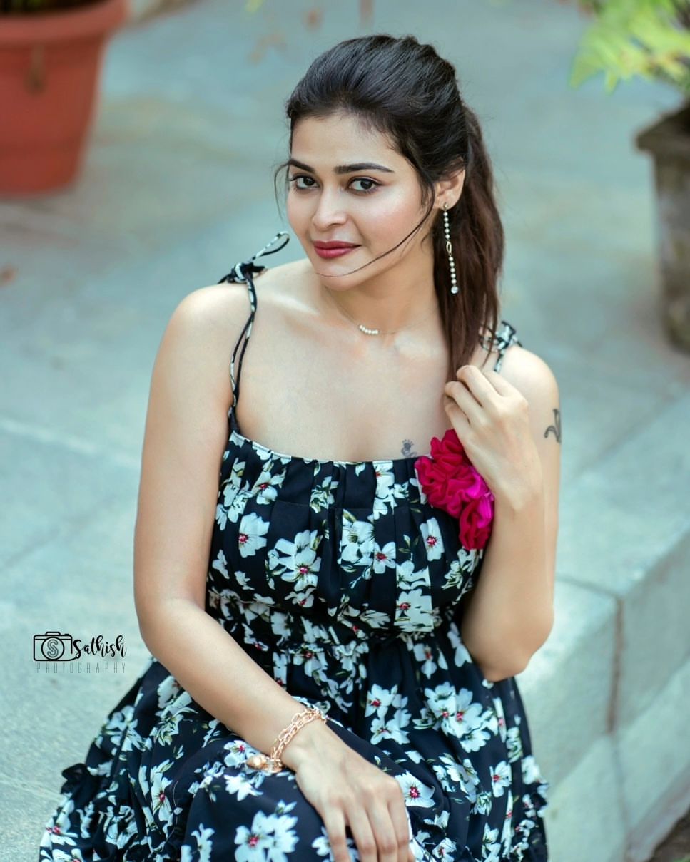 Anchor and actress dharsha gupta awesome and amazing looks-Actressdharsha, Dharshagupta, Dharsha Gupta Photos,Spicy Hot Pics,Images,High Resolution WallPapers Download