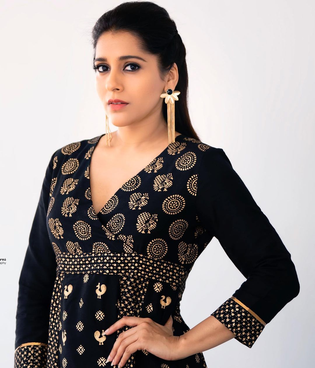 Anchor rashmi gautam slays with this adorable clicks-Rashmigautam, Anchorrashmi, Rashmi Gautam Photos,Spicy Hot Pics,Images,High Resolution WallPapers Download