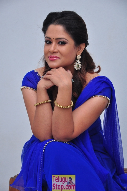 Anchor shilpa chakravarthy stills- Photos,Spicy Hot Pics,Images,High Resolution WallPapers Download