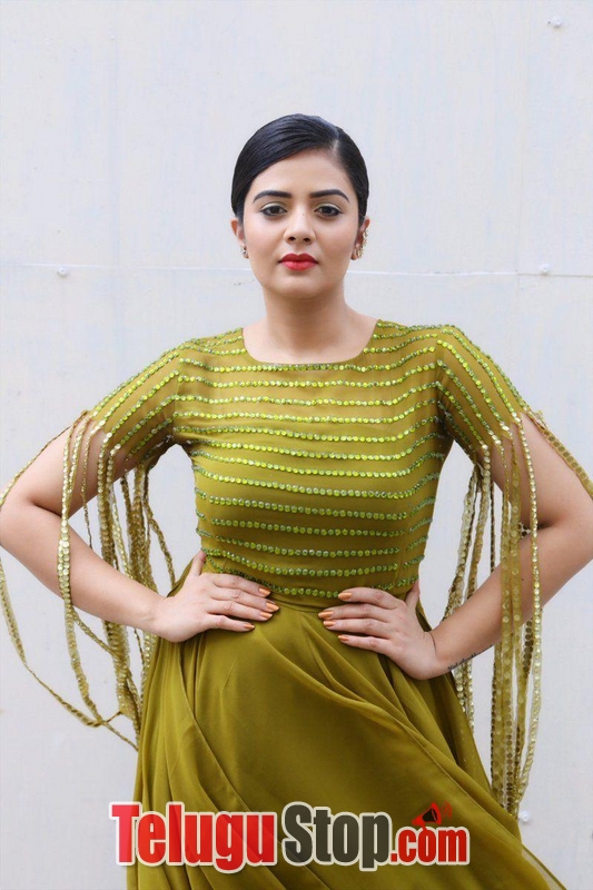 Anchor sreemukhi latest pics- Photos,Spicy Hot Pics,Images,High Resolution WallPapers Download