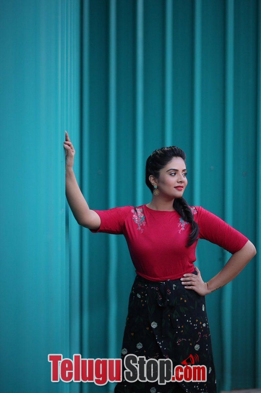 Anchor sreemukhi latest pics- Photos,Spicy Hot Pics,Images,High Resolution WallPapers Download