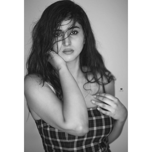 Anchor varshini sounderajan raises the hotness with these pictures-Anchorvarshini Photos,Spicy Hot Pics,Images,High Resolution WallPapers Download