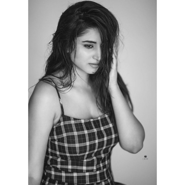 Anchor varshini sounderajan raises the hotness with these pictures-Anchorvarshini Photos,Spicy Hot Pics,Images,High Resolution WallPapers Download