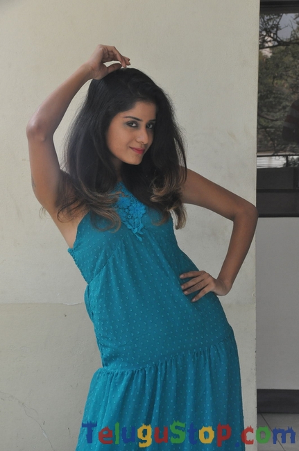 Anukriti latest stills- Photos,Spicy Hot Pics,Images,High Resolution WallPapers Download