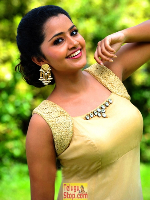 Anupama parameswaran new stills- Photos,Spicy Hot Pics,Images,High Resolution WallPapers Download