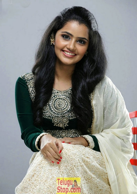 Anupama parameswaran new stills- Photos,Spicy Hot Pics,Images,High Resolution WallPapers Download