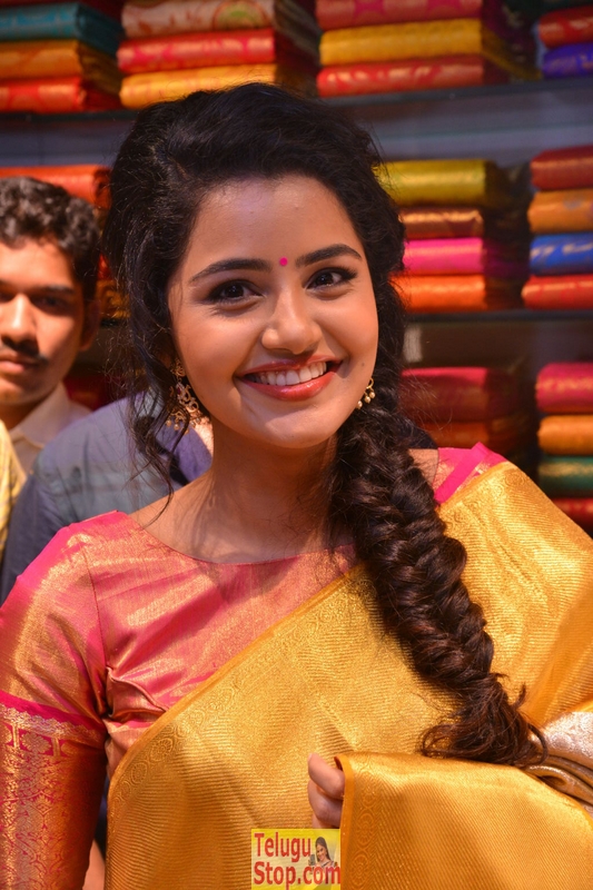 Anupama parameswaran stills- Photos,Spicy Hot Pics,Images,High Resolution WallPapers Download