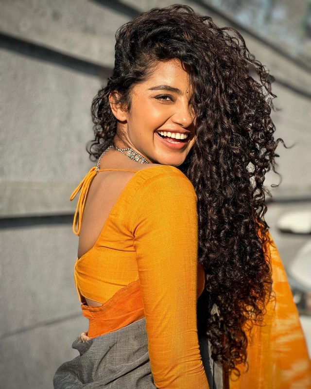 Anupama parameswaran who is bursting with glamorous beauty that seems to be wow-Actressanupama, Picsanupama Photos,Spicy Hot Pics,Images,High Resolution WallPapers Download