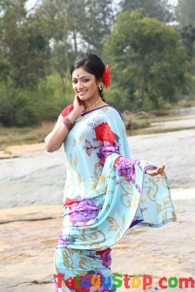 Araku movie stills- Photos,Spicy Hot Pics,Images,High Resolution WallPapers Download