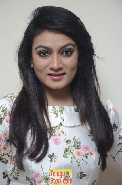 Asmitha new gallery- Photos,Spicy Hot Pics,Images,High Resolution WallPapers Download