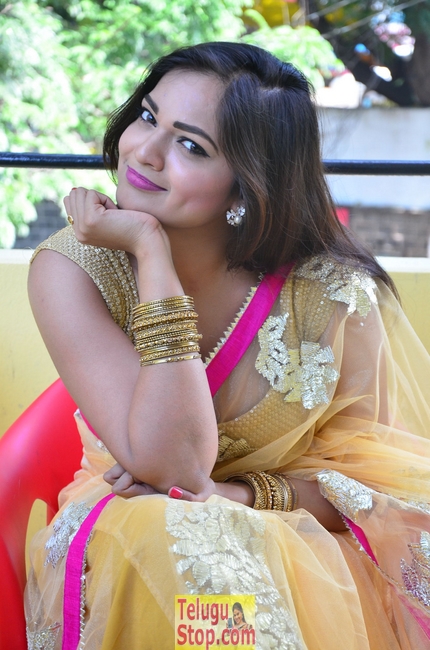 Aswini latest stills- Photos,Spicy Hot Pics,Images,High Resolution WallPapers Download