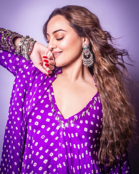Attractive pictures of sonakshi sinha-Mungdasonakshi, Noorsonakshi, Salman Sonakshi, Sonakshi, Sonakshi Sinha, Sonakshisinha Photos,Spicy Hot Pics,Images,High Resolution WallPapers Download