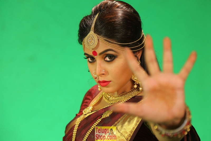 Avanthika movie stills- Photos,Spicy Hot Pics,Images,High Resolution WallPapers Download