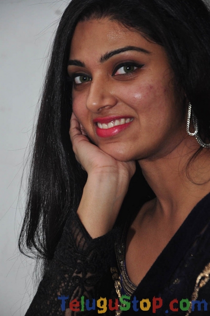 Avanthika stills 2- Photos,Spicy Hot Pics,Images,High Resolution WallPapers Download