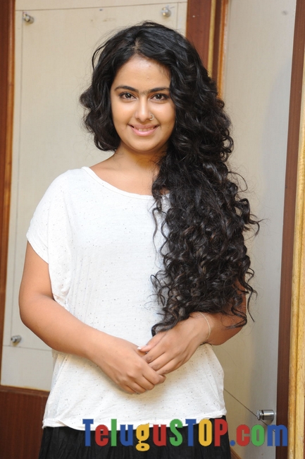 Avika gor new pics- Photos,Spicy Hot Pics,Images,High Resolution WallPapers Download