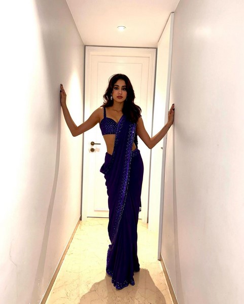 Beauty darling janhvi kapoor in sparkling blue saree-Janhvikapoor, Janhvi Kapoor Photos,Spicy Hot Pics,Images,High Resolution WallPapers Download