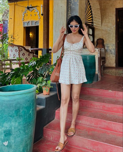 Beauty malavika mohanan looks firey hot in this pictures-Actressmalavika, Malavikamohanan Photos,Spicy Hot Pics,Images,High Resolution WallPapers Download