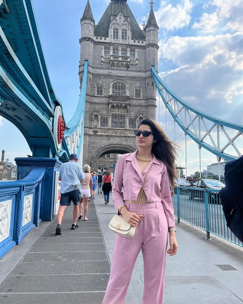 Beauty richa panai is mesmerizing the followers by shooting beauty photos on london bridge-Actressricha, Hot Richa Panai, Richa Panai, Richa Panai Age, Richapanai, Richa Panai Hot Photos,Spicy Hot Pics,Images,High Resolution WallPapers Download
