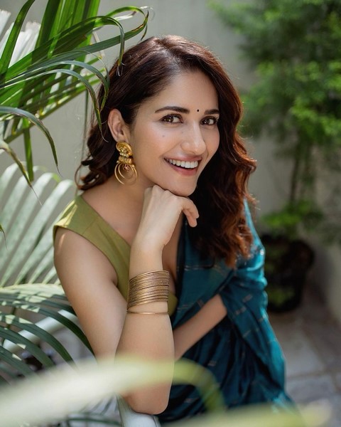 Beauty ruhani sharma looks sizzling in saree-Actressruhani, Muskaanruhani, Ruhani Sharma, Ruhanisharma Photos,Spicy Hot Pics,Images,High Resolution WallPapers Download