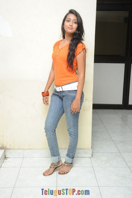 Bhanu sri stills- Photos,Spicy Hot Pics,Images,High Resolution WallPapers Download