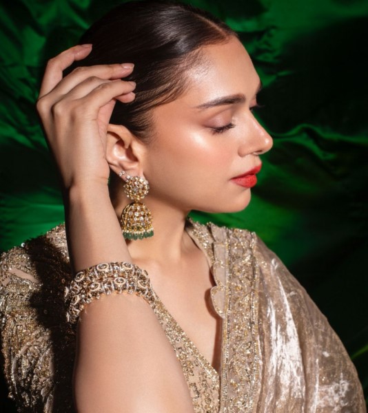 Bollywood actress aditi rao hydari sizzling looks-Aditirao, Aditi Rao Photos,Spicy Hot Pics,Images,High Resolution WallPapers Download